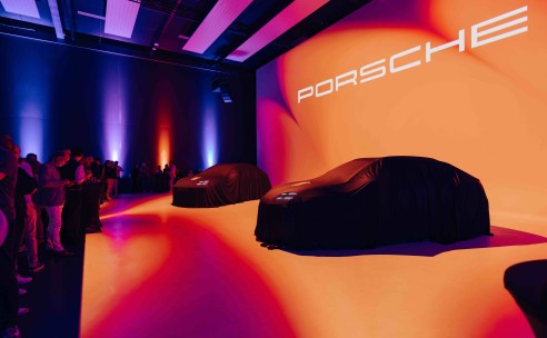 ‘Introduction Night’ in Nxt Museum: Porsche Macan Electric spectaculair gepresenteerd.