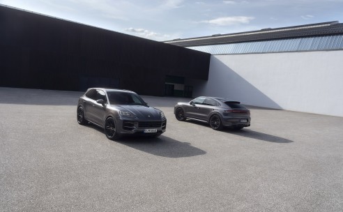 De nieuwe Porsche Taycan en Cayenne Black Edition.