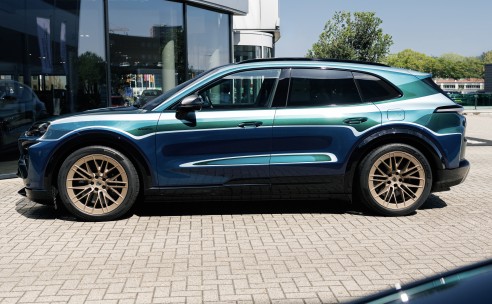 Porsche introduceert nieuwe, volledig elektrische Cayenne en Cayenne Turbo.