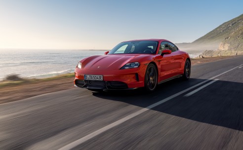 De nieuwe Porsche Taycan met af-fabriek Manthey Kit: elektrisch rijden met een schakelgevoel en 700 kilometer actieradius.